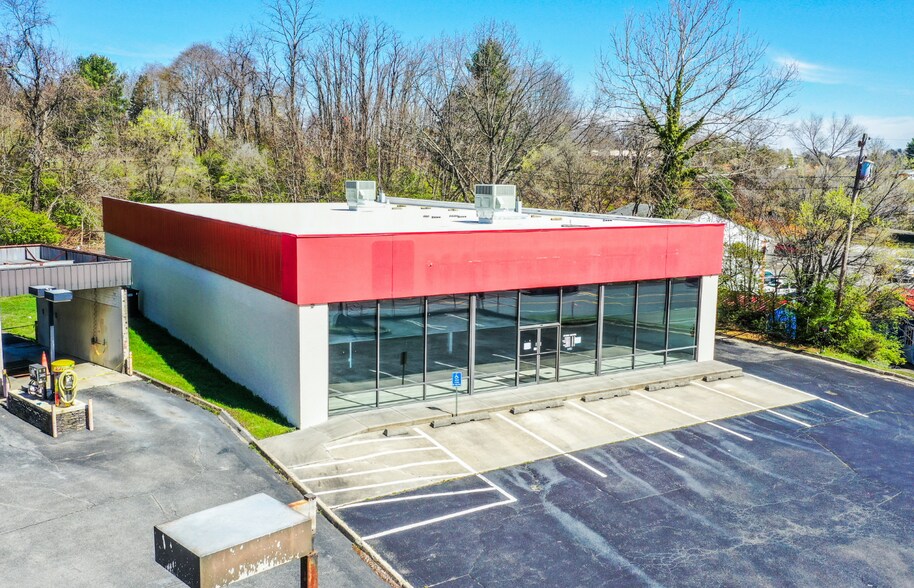 7429 Lee Hwy, Radford, VA à vendre - Photo du bâtiment - Image 2 de 12