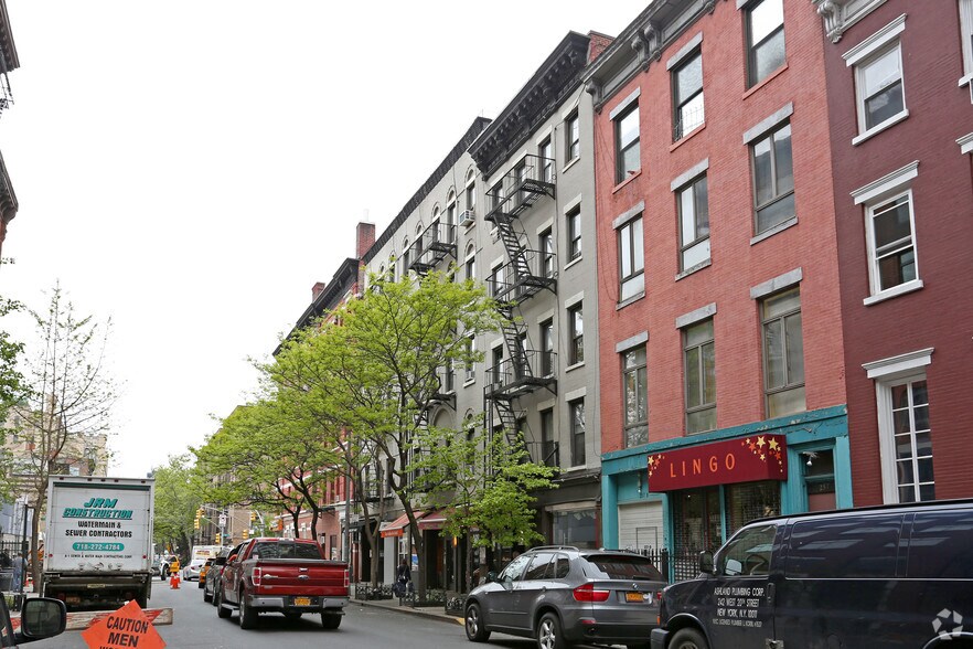 259 W 19th St, New York, NY à louer - Photo du bâtiment - Image 2 de 3