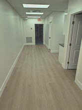 2731 Vista Pky, West Palm Beach, FL for lease Interior Photo- Image 2 of 5