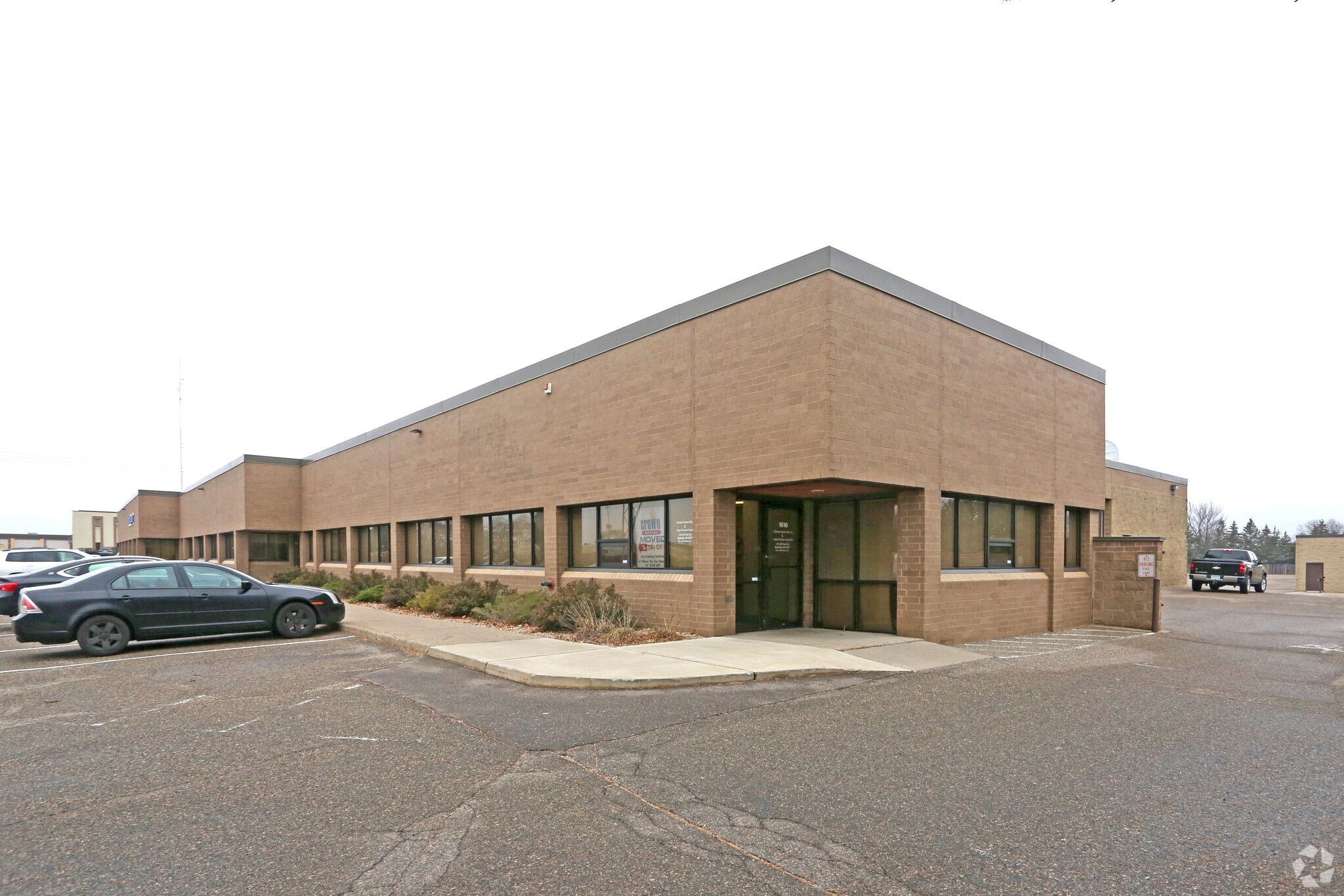 1600-1618 E Cliff Rd, Burnsville, MN à louer Photo principale- Image 1 de 7