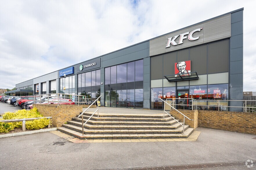 4 Roman Way, Crayford à louer - Photo du bâtiment - Image 2 de 9