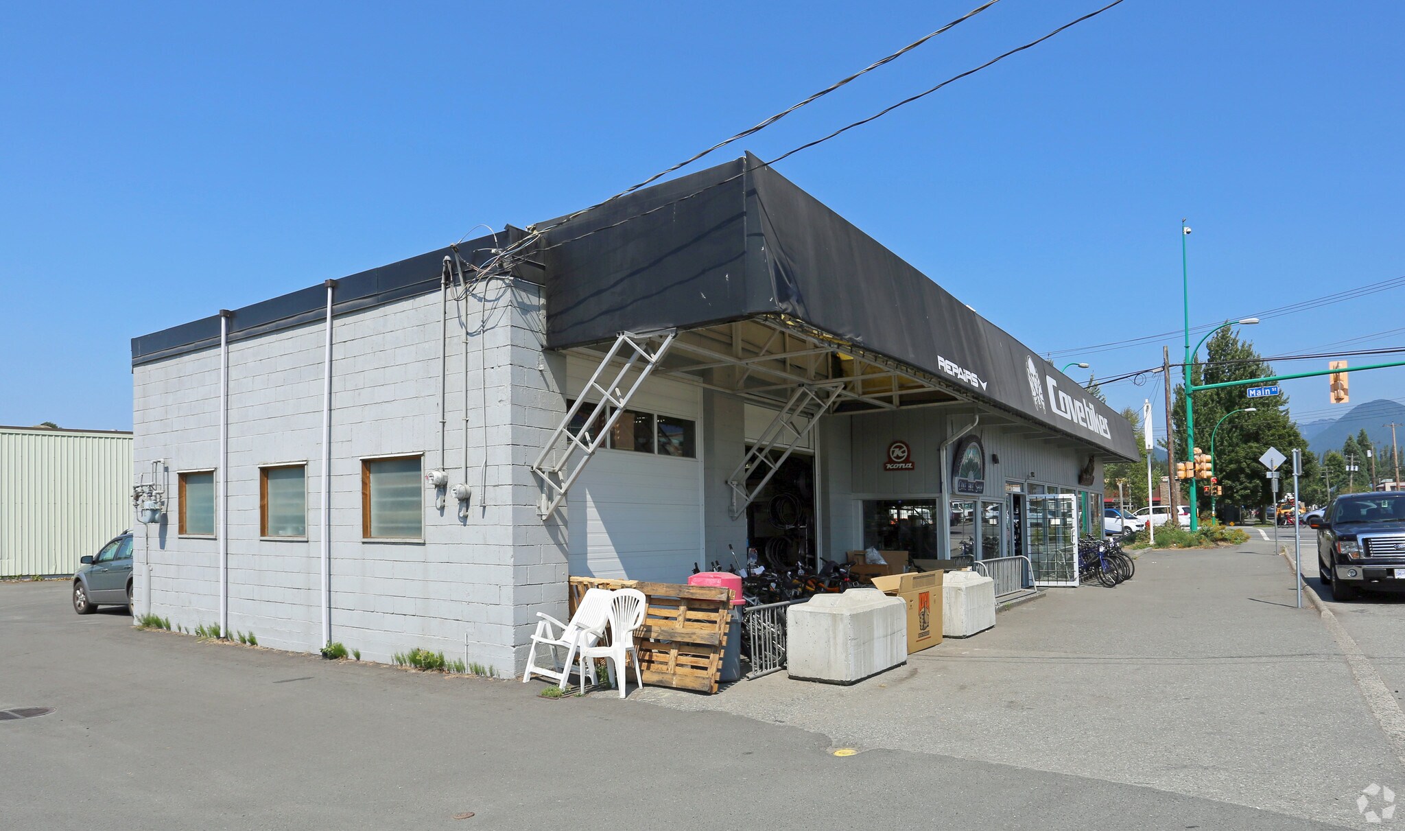 1385-1389 Main St, North Vancouver District, BC for sale Primary Photo- Image 1 of 1