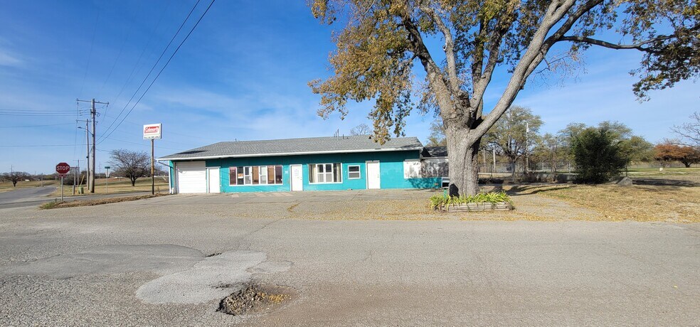 904 E 4th St, Junction City, KS à vendre - Photo du bâtiment - Image 2 de 7