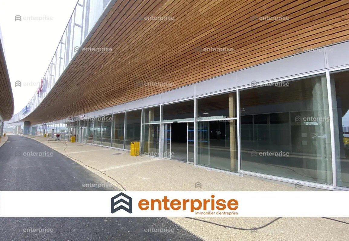 Retail in Persan for lease Building Photo- Image 1 of 6