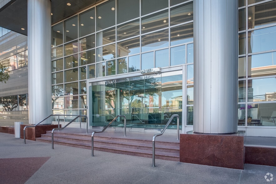 100 NE Loop 410, San Antonio, TX for lease - Building Photo - Image 2 of 4