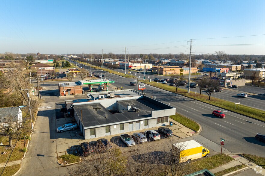 13650 W 8 Mile Rd, Oak Park, MI à vendre - Aérien - Image 3 de 5