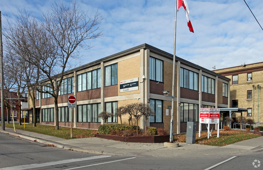 310 Simcoe St S, Oshawa, ON for lease - Building Photo - Image 3 of 10