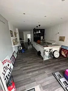 Retail in Grenoble for sale Interior Photo- Image 1 of 2