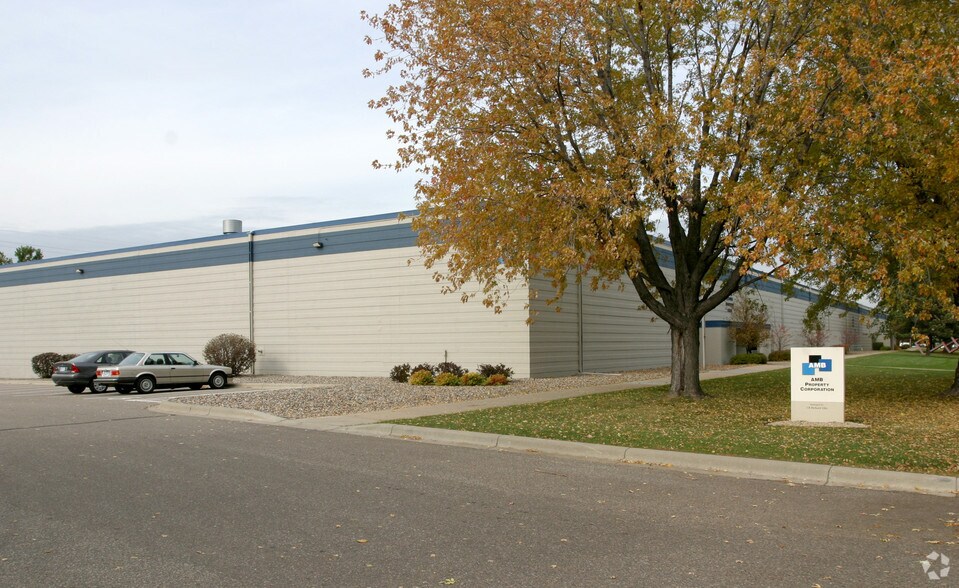 7400-7490 Bush Lake Rd, Edina, MN à louer - Photo du bâtiment - Image 2 de 9