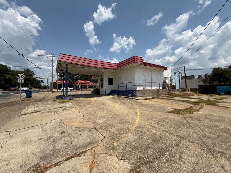 100 E Upshur Ave, Gladewater, TX à vendre - Photo du bâtiment - Image 2 de 26
