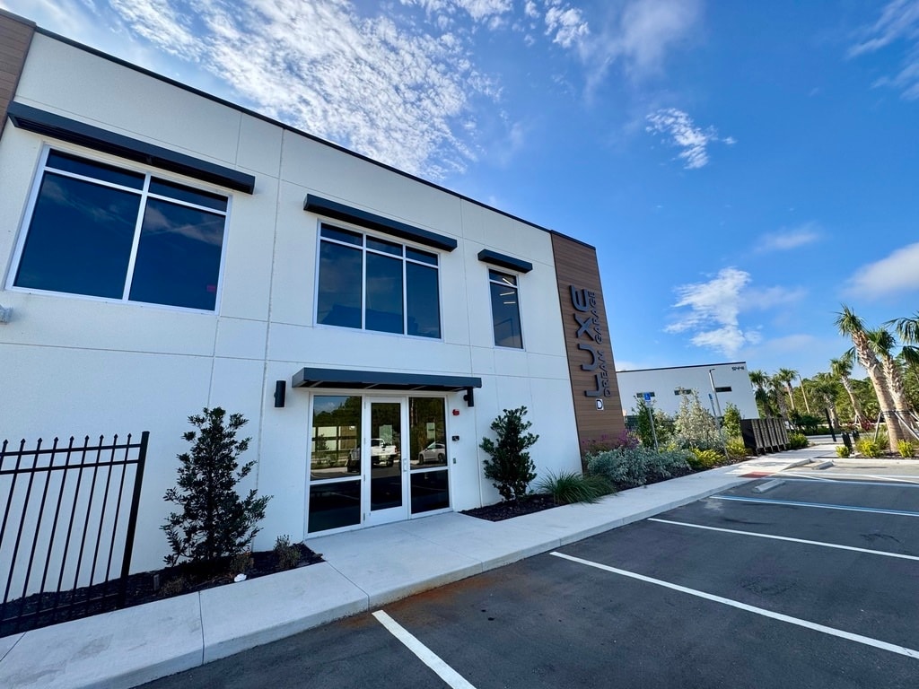 5451 Communications Pky, Lakewood Ranch, FL 34240 - Unité 40 - - Photo intérieure - Image 1 of 6