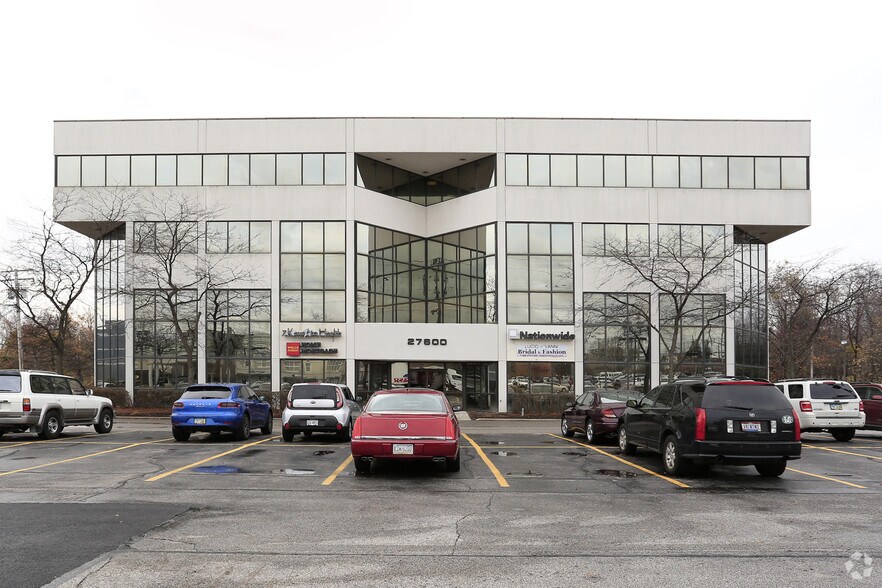 27600 Chagrin Blvd, Beachwood, OH à louer - Photo du bâtiment - Image 3 de 10
