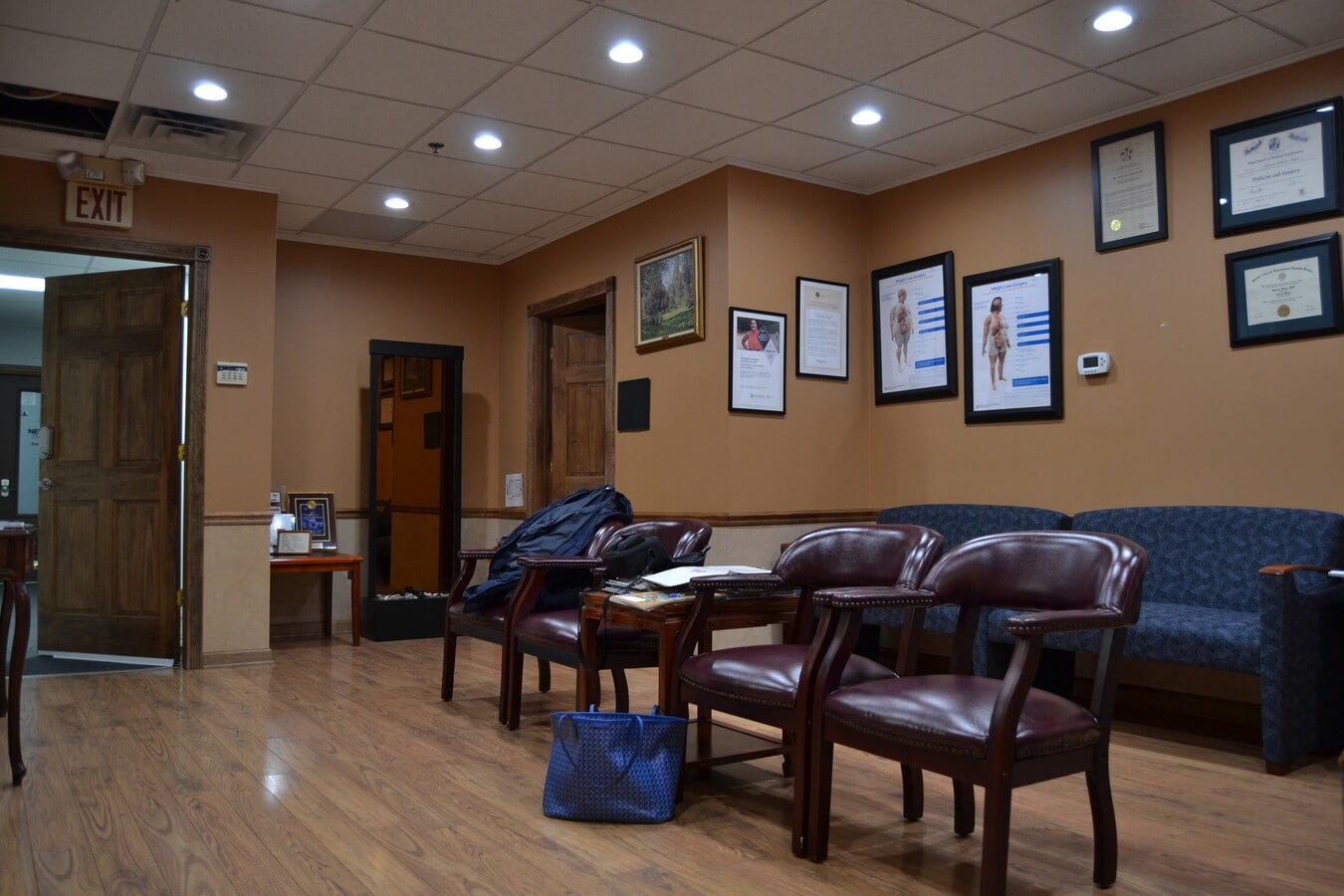 670 N Beers St, Holmdel, NJ 07733 - Unité 2 - - Photo intérieure - Image 1 of 22