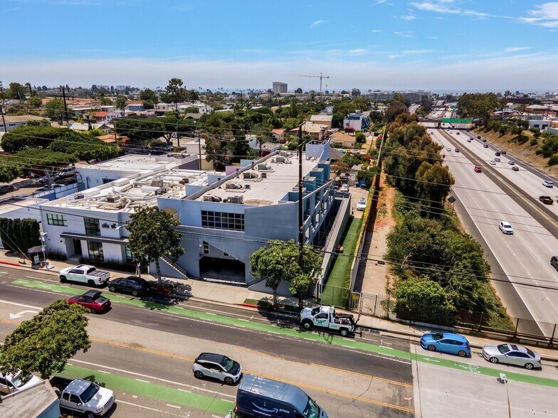 1750 14th St, Santa Monica, CA à louer - Photo du bâtiment - Image 2 de 10