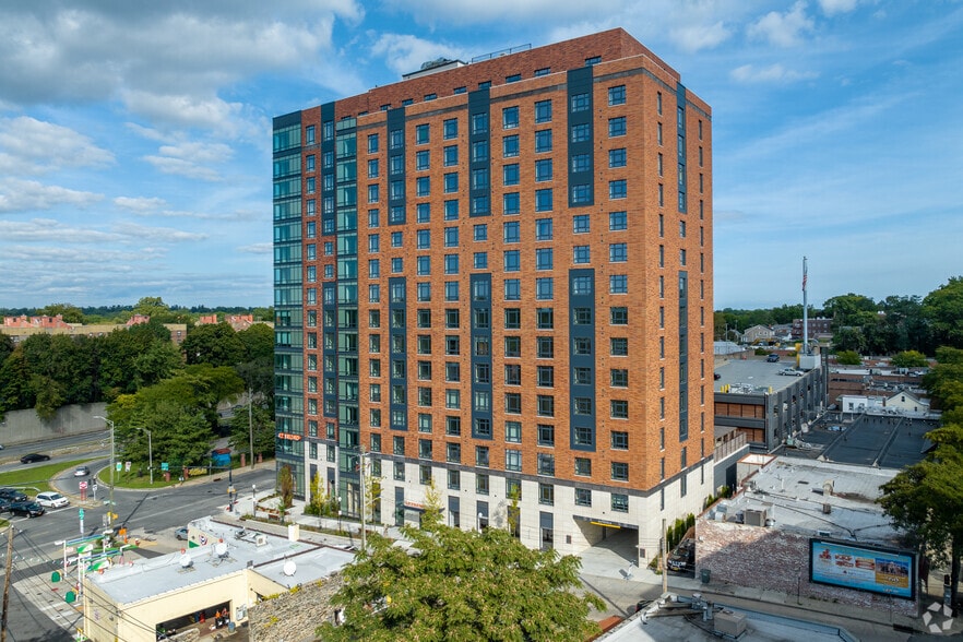 42 Broad St W, Mount Vernon, NY for lease - Building Photo - Image 2 of 5