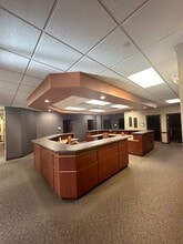 4013 N Ridge Rd, Wichita, KS à louer Photo du bâtiment- Image 2 de 10