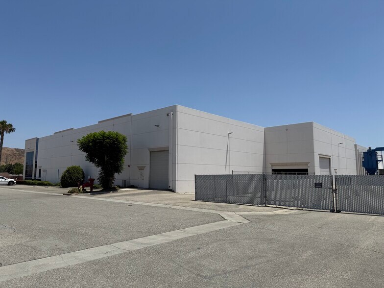 3351B Grapevine St, Jurupa Valley, CA à vendre - Photo du bâtiment - Image 3 de 13