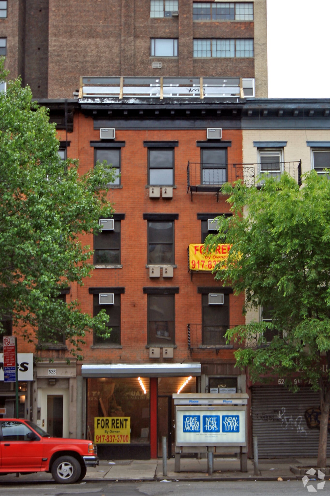 526 9th Ave, New York, NY for lease Primary Photo- Image 1 of 2