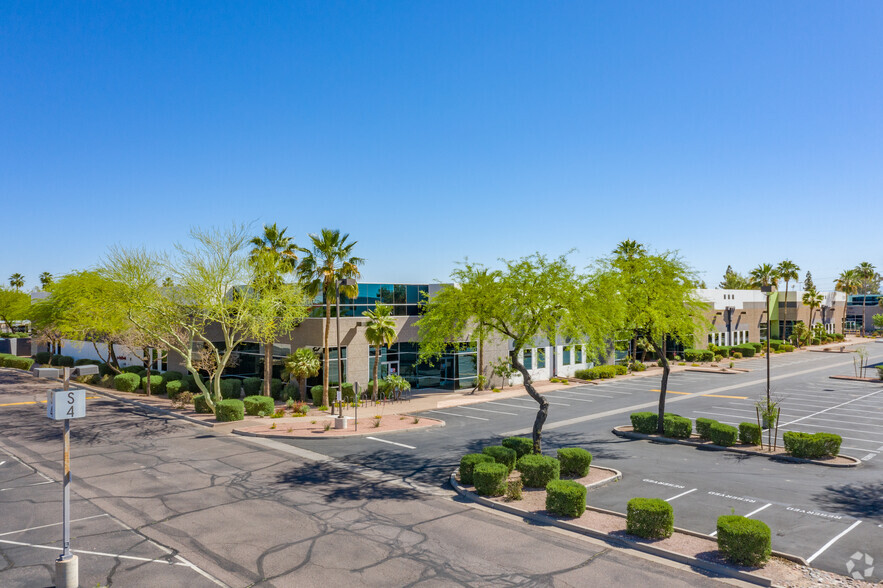 8320 S Hardy Dr, Tempe, AZ à louer - Photo du bâtiment - Image 1 de 3