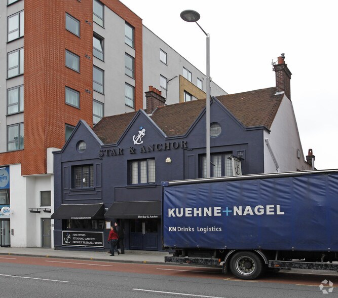 94 Uxbridge Rd, Londres à louer - Photo du bâtiment - Image 2 de 2