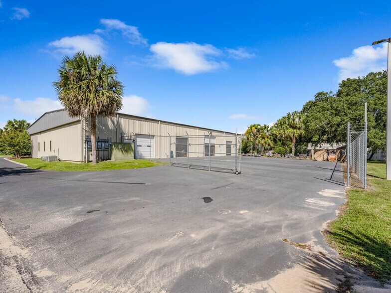 300 Richey Rd, Leesburg, FL à louer - Photo du bâtiment - Image 2 de 6