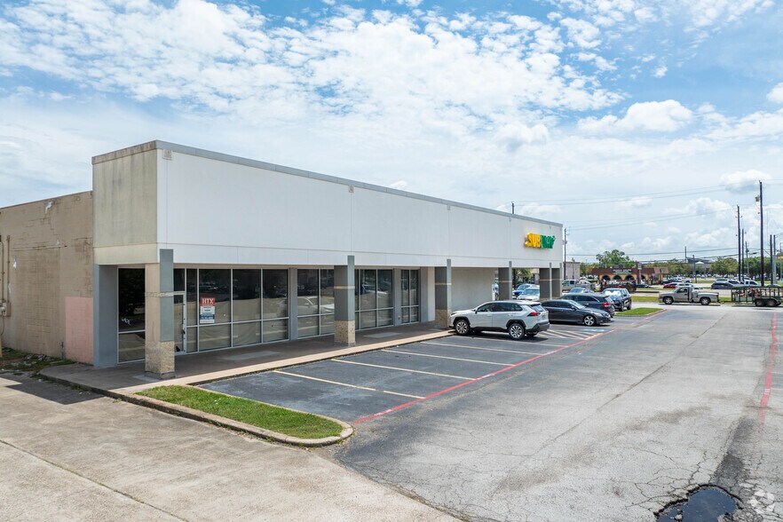 8301 Spencer Hwy, Deer Park, TX à louer - Photo du bâtiment - Image 2 de 13