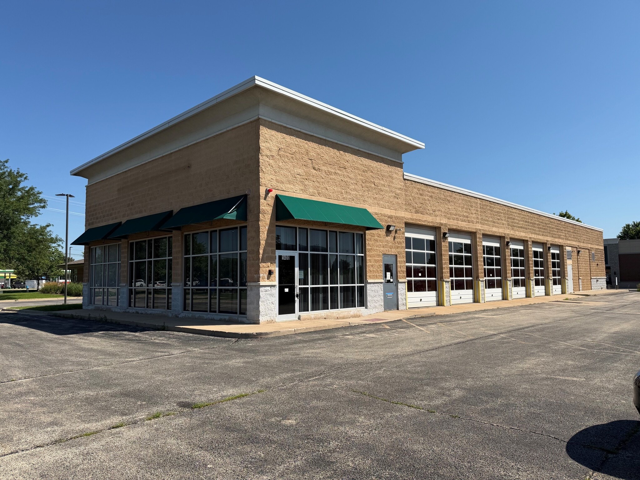1400 Douglas Rd, Oswego, IL for lease Building Photo- Image 1 of 13