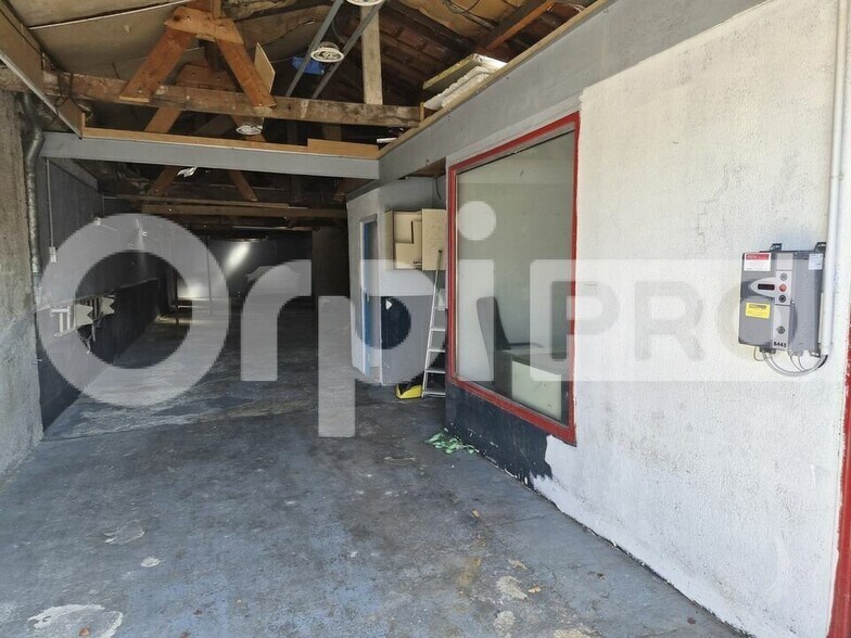 Flex in Bétheny for lease - Interior Photo - Image 1 of 3