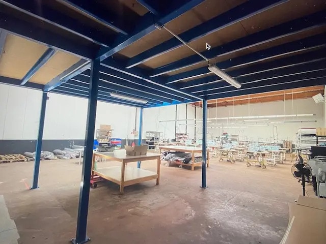 Flex in Décines-Charpieu for lease - Interior Photo - Image 1 of 7