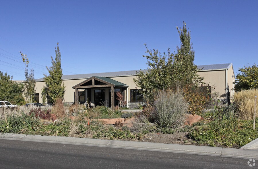 5718 W Dannon Way, West Jordan, UT for lease - Primary Photo - Image 1 of 5