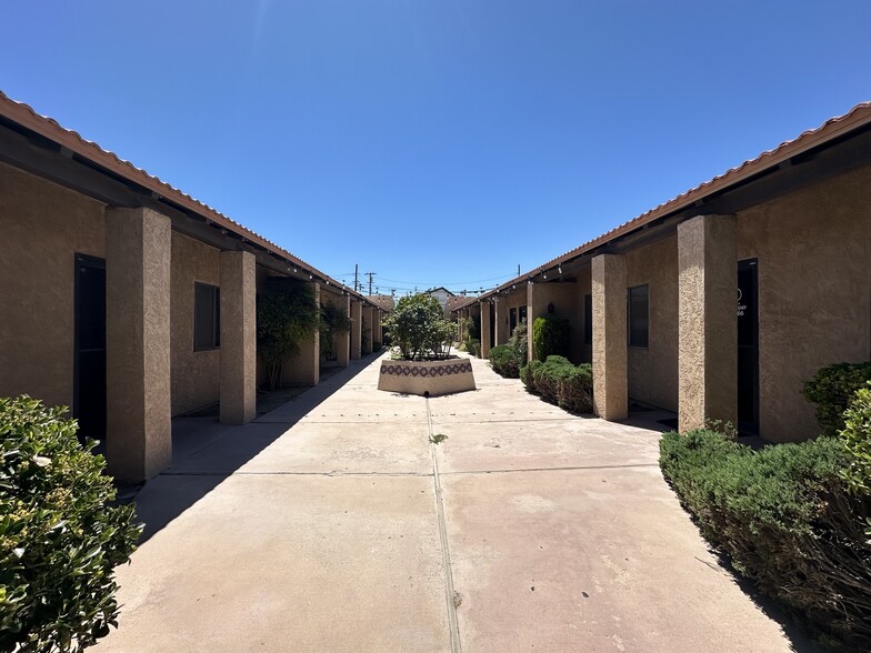 12064 Jacaranda Ave, Hesperia, CA for lease - Building Photo - Image 3 of 10
