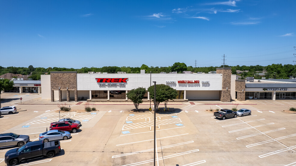 113-217 Harwood Rd, Hurst, TX for lease - Building Photo - Image 1 of 15