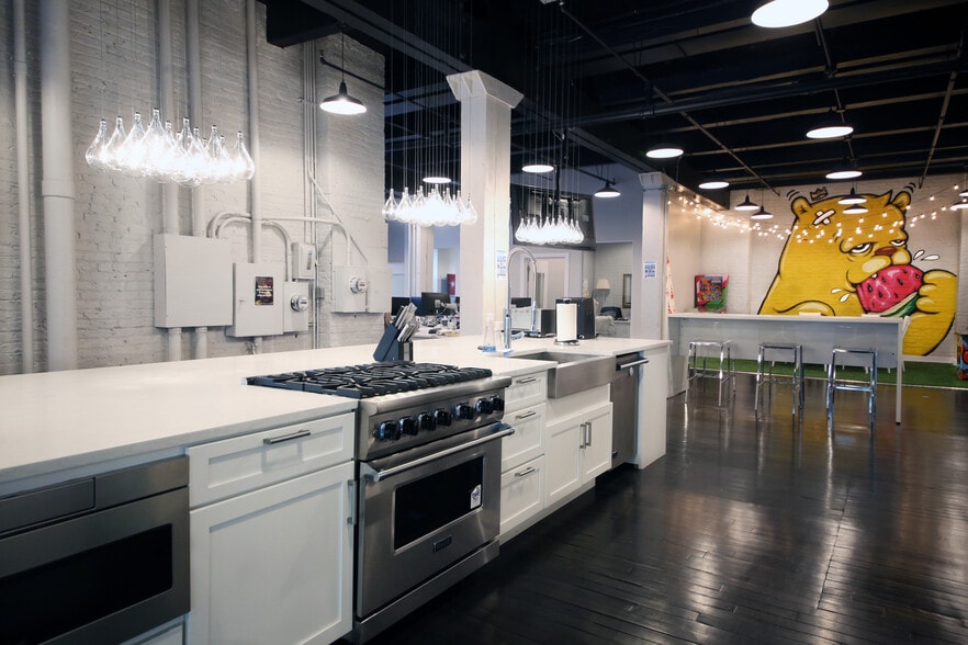 230 W Huron St, Chicago, IL for lease - Interior Photo - Image 3 of 10