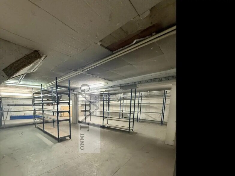 Industrial in Montreuil for sale - Interior Photo - Image 3 of 6