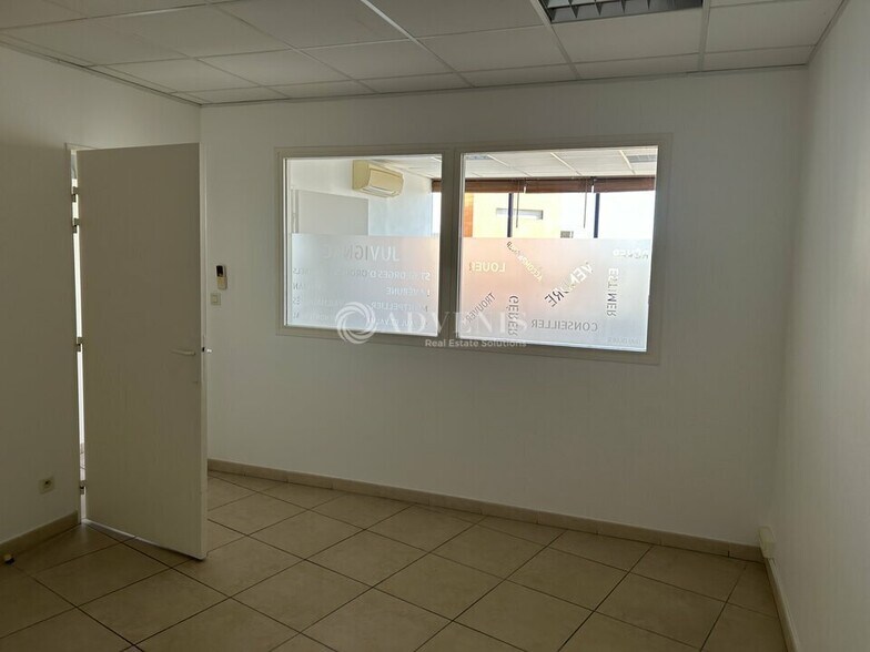 Office in Juvignac for lease - Interior Photo - Image 2 of 4