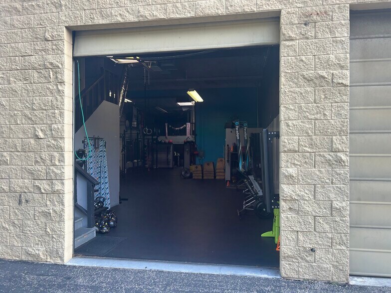 7007-7011 Realm Dr, San Jose, CA à louer - Photo du bâtiment - Image 3 de 6