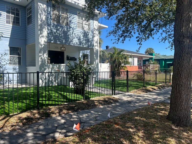 2745 2nd Ave S, Saint Petersburg, FL for sale - Building Photo - Image 1 of 8