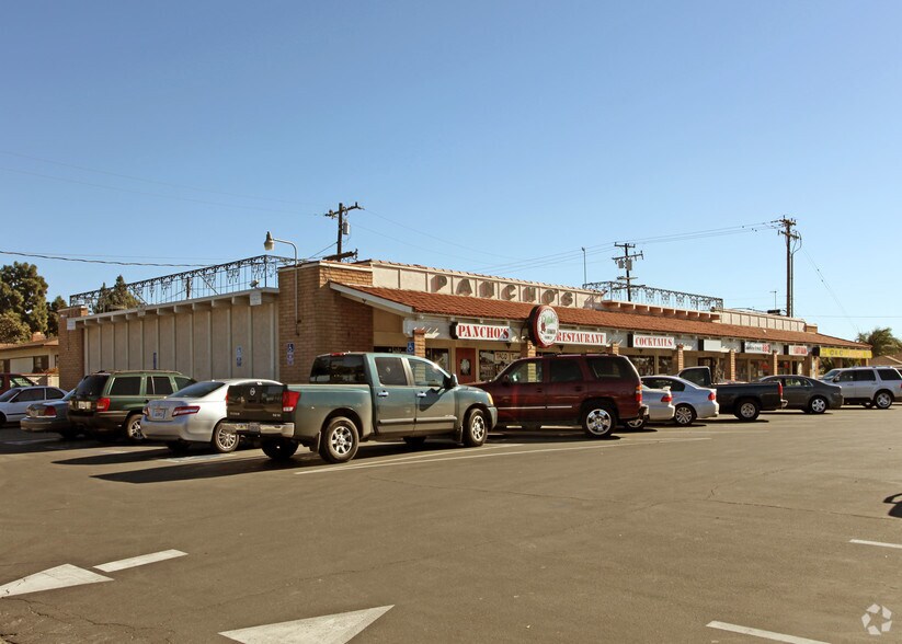 123-135 E Collins Ave, Orange, CA à louer - Photo du bâtiment - Image 2 de 7