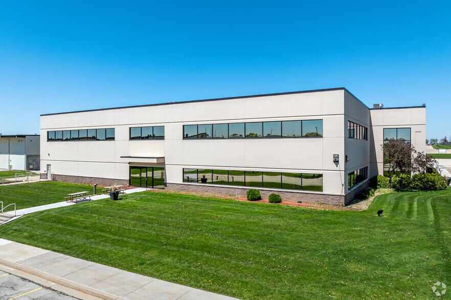 2110 Fiserv Drive Southwest, Cedar Rapids, IA à vendre - Photo du bâtiment - Image 3 de 5
