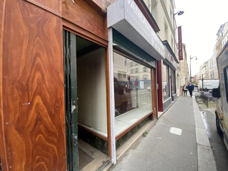 Immeuble residentiel dans Paris à vendre - Photo du bâtiment - Image 2 de 4