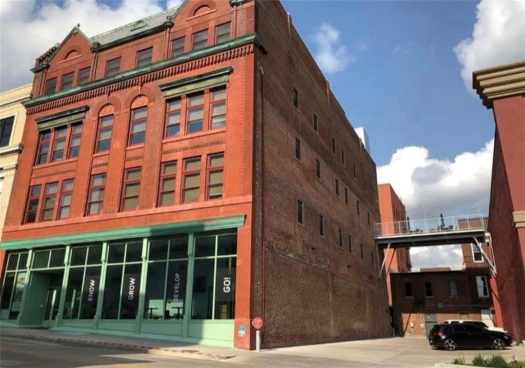 107 S 6th St, Saint Joseph, MO à vendre Photo du bâtiment- Image 1 de 17