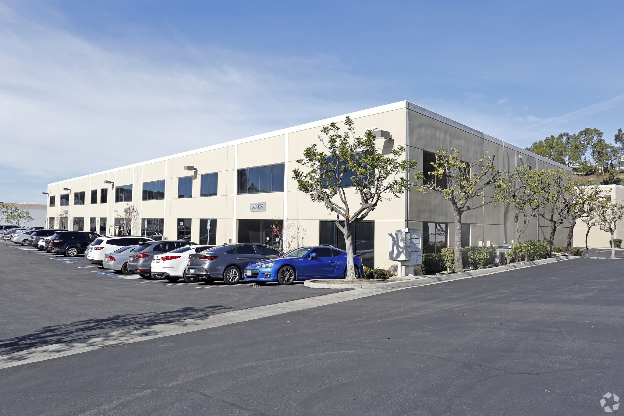 25 W Easy St, Simi Valley, CA for lease Primary Photo- Image 1 of 14