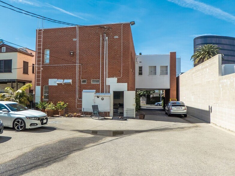 212 S Gale Dr, Beverly Hills, CA à louer - Photo du bâtiment - Image 2 de 3