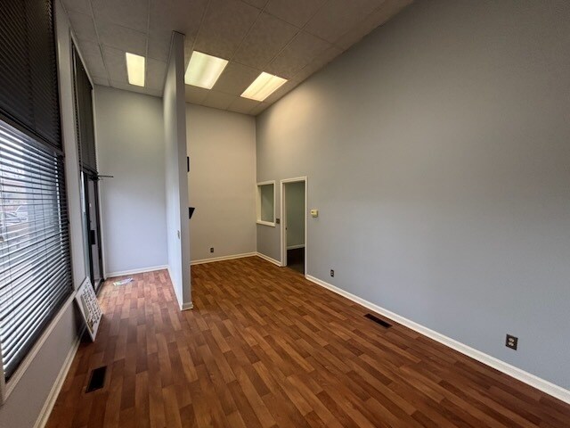 309 Main St, Mount Vernon, IN for lease - Building Photo - Image 2 of 16