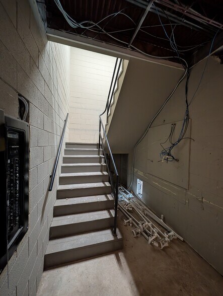 364 Lindsay St, Alcoa, TN à louer - Photo du bâtiment - Image 3 de 8