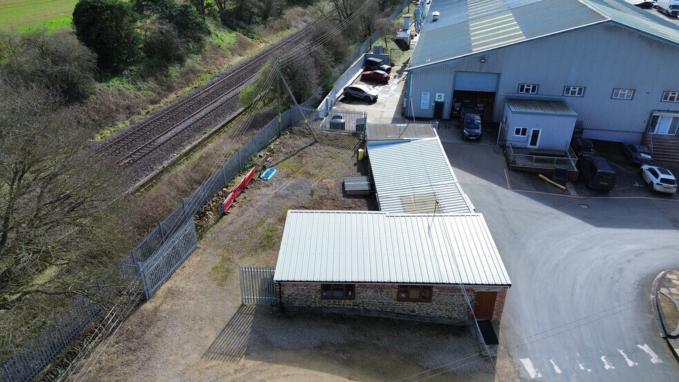 Unit 8 Cherwell Valley Business Park, Adderbury, Twyford à louer - Photo du bâtiment - Image 2 de 12