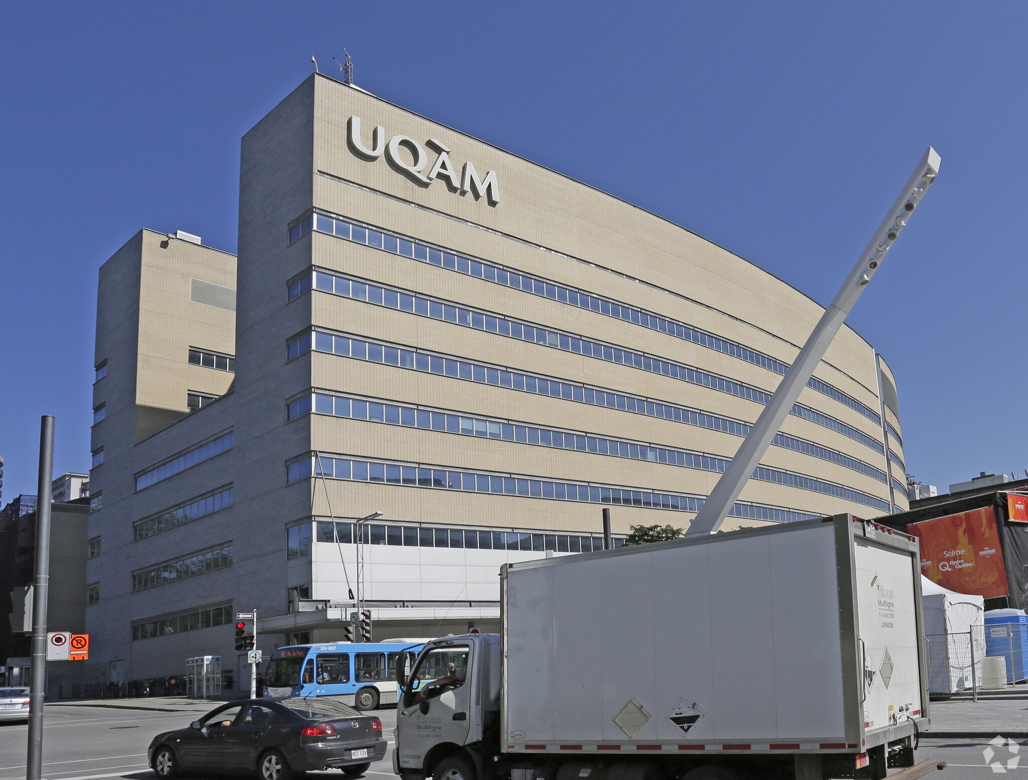 201 Av du Président-Kennedy, Montréal, QC for lease Building Photo- Image 1 of 3