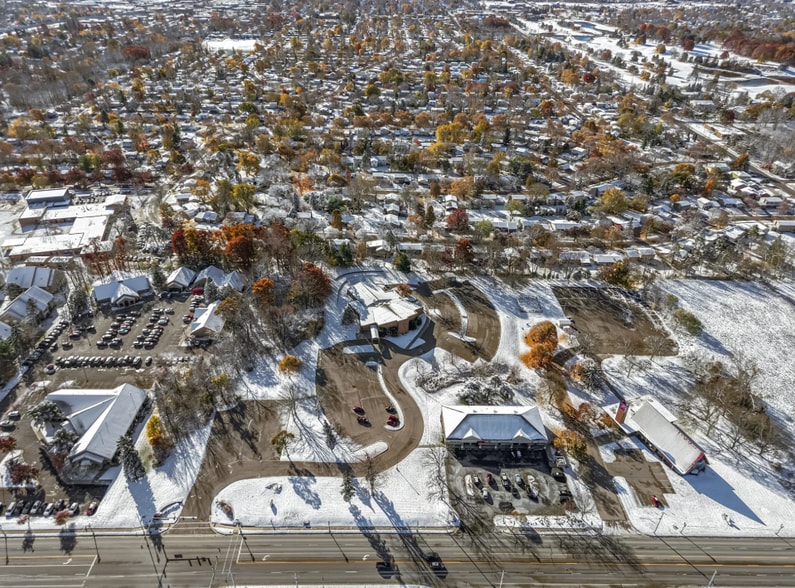 2300 Lake Lansing Rd, Lansing, MI for sale - Building Photo - Image 2 of 5