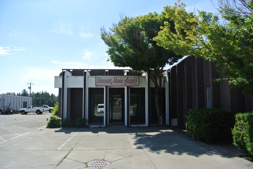 5380 E Seltice Way, Post Falls, ID à louer - Photo du bâtiment - Image 2 de 10