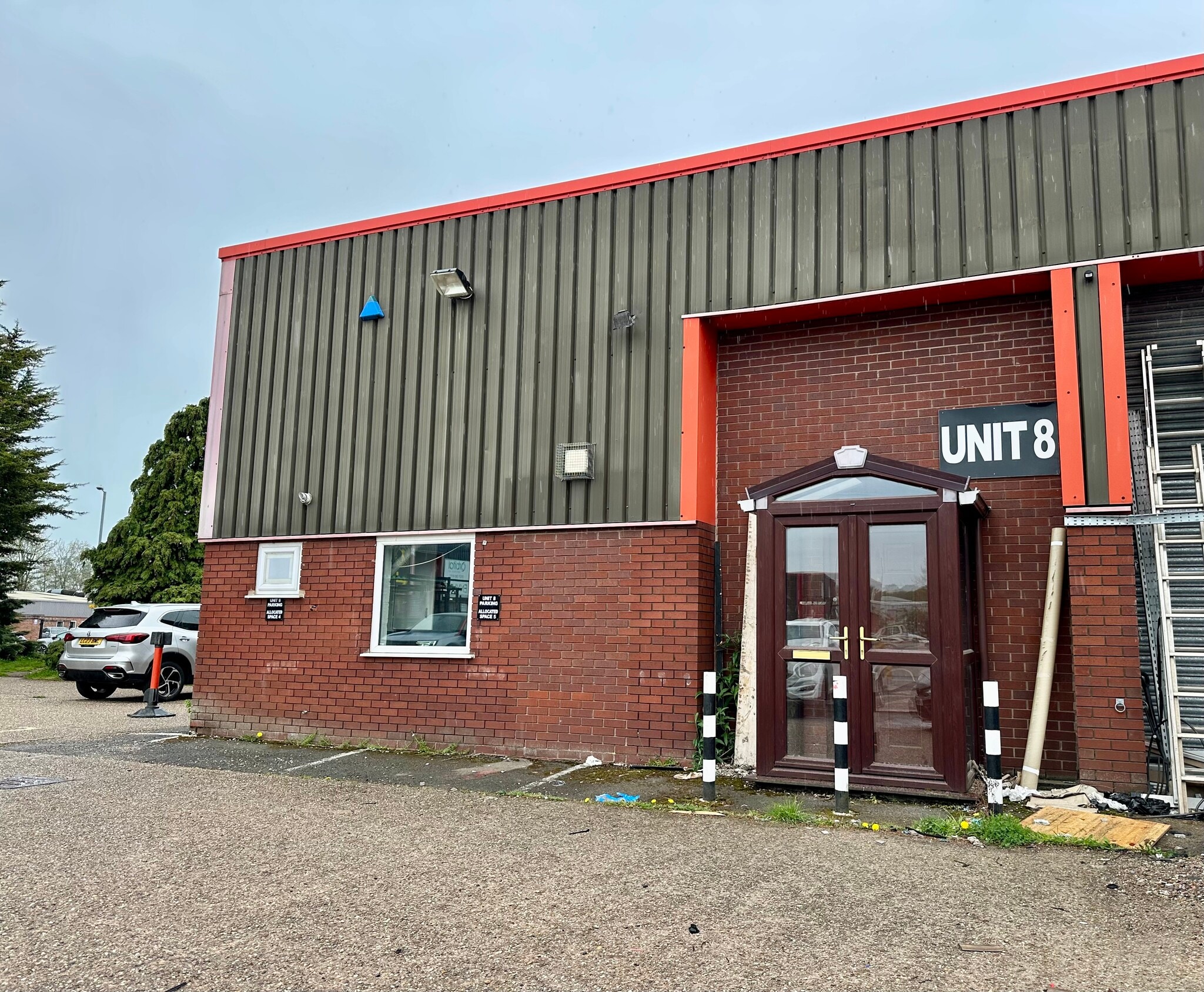 8 Ariane, Lichfield Road Industrial Estate, Tamworth for sale Primary Photo- Image 1 of 4